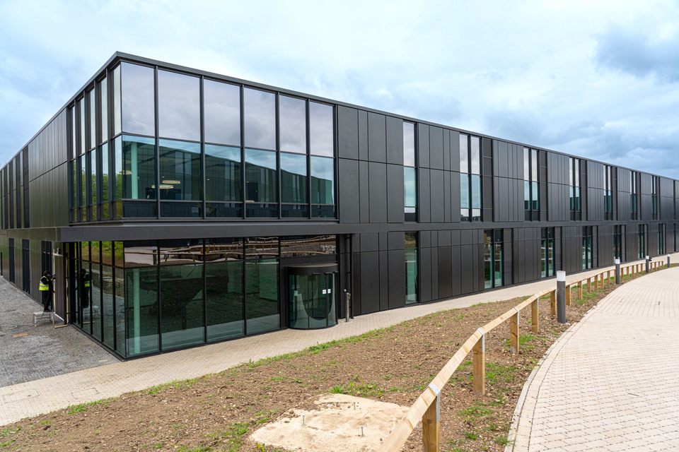 Filtronic defence semiconductor plastic packaging for high-power radar systems