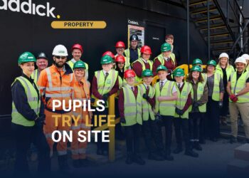 Students trying bricklaying at Caddick's SOYO site, building Leeds construction skills